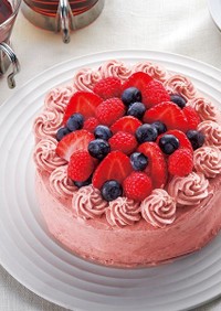 ピンクのベリーケーキ