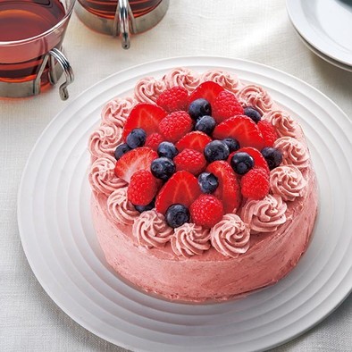 ピンクのベリーケーキの写真