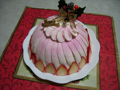 苺ムースドームケーキの写真