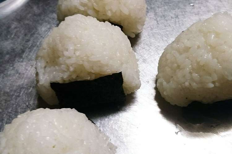 超簡単 コンビニの塩むすび レシピ 作り方 By Michi 630 クックパッド 簡単おいしいみんなのレシピが374万品