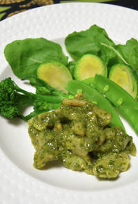 つぶ貝のジェノベーゼソースと緑の野菜