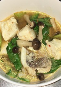 鯛と豆腐と青梗菜の豆板醤スープ