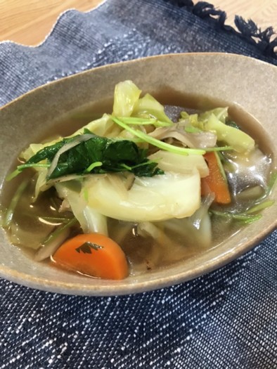 キャベツと根菜の炒めスープの写真
