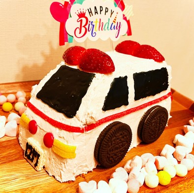 お誕生日　乗り物立体ケーキ　救急車の写真