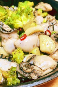 生食牡蠣とニンニクと野菜のレアアヒージョ