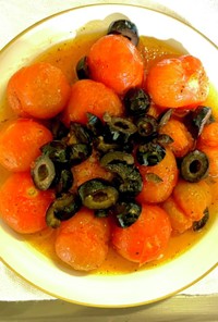 温トマトの黒オリーブサラダ