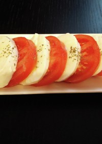 トマトと生モッツァレラチーズのカプレーゼ