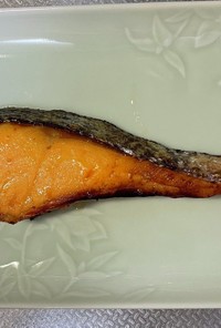 #ご飯で食べたい鮭の味噌麹漬けの焼き方。