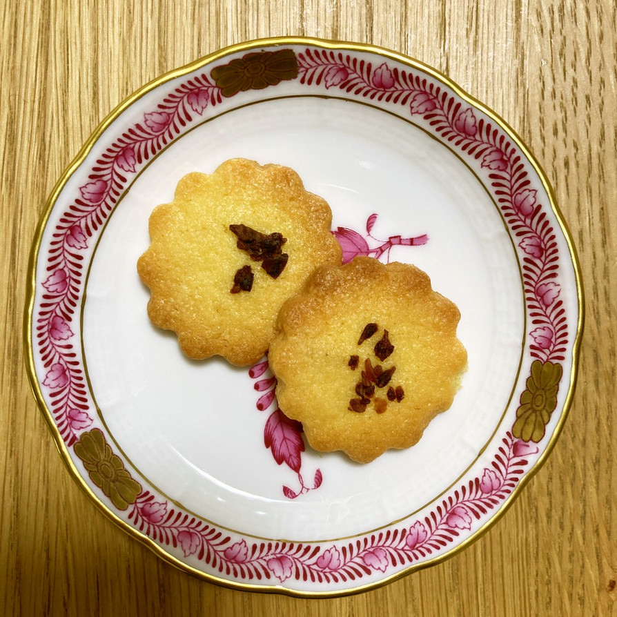 赤いりんごグラノーラ入り型抜きクッキーの画像