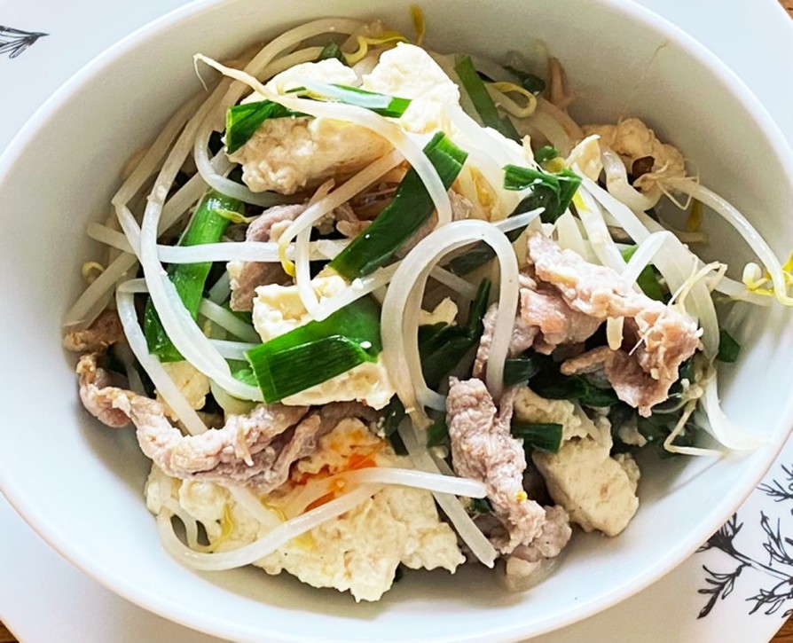 簡単栄養　豆腐　ニラ　もやし　豚肉炒め物の画像