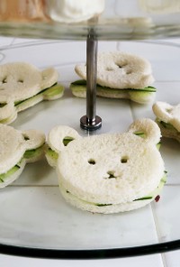 くま型きゅうりのサンドイッチ