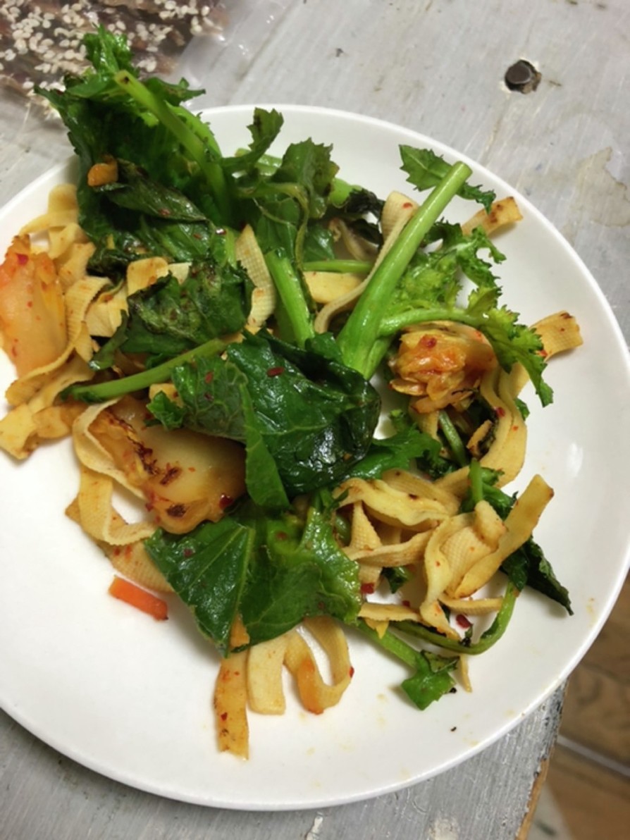 辛子菜（青菜）とキムチの炒め物の画像
