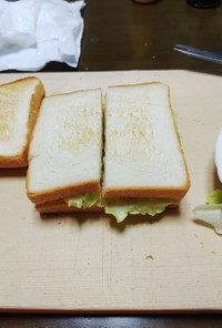 お弁当のサンドイッチ(タマゴ)