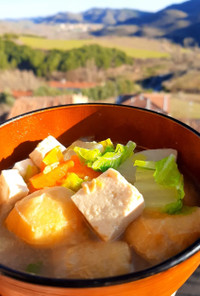 自家製麦味噌で野菜と豆腐の味噌汁