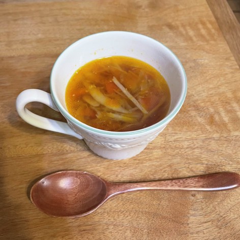 簡単！ゴボウとトマトのほっこり生姜スープ