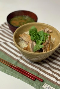京都丹波しめじと鶏モモの炊き込みご飯