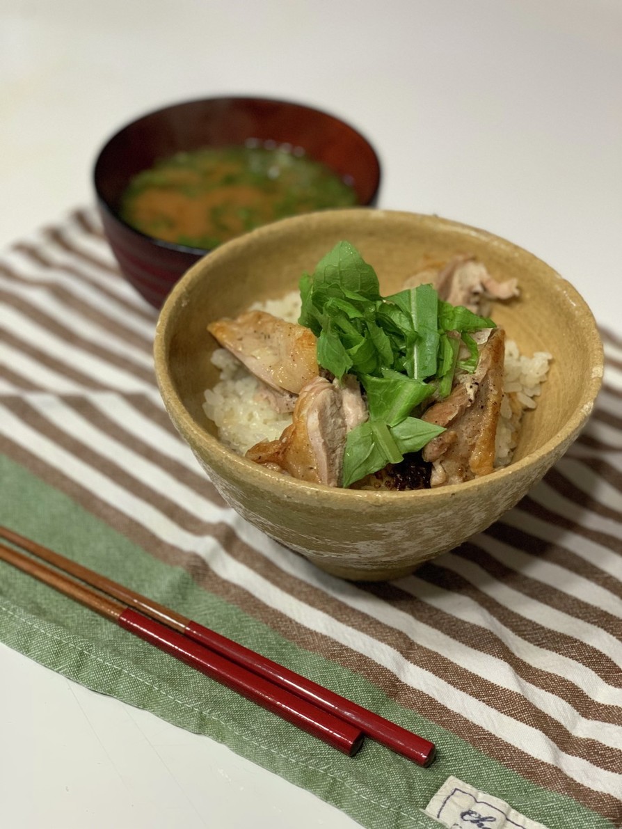 京都丹波しめじと鶏モモの炊き込みご飯の画像