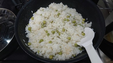 フライパンdeうすい豆の豆ご飯の写真