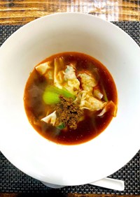 麻辣スープで身体温まる青梗菜ワンタン