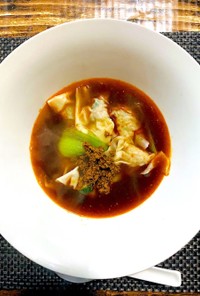 麻辣スープで身体温まる青梗菜ワンタン
