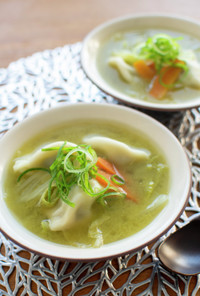 緑茶塩麴で簡単水餃子スープ