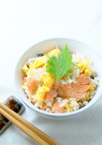 〈くらし薬膳〉鮭と卵の炊き込みご飯