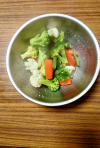 ヨウサマの減塩洋風野菜ミックスのピクルス