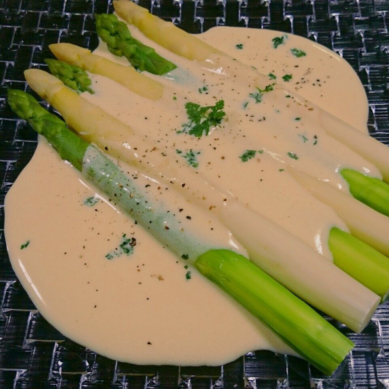 アスパラガスのオランデーズソース