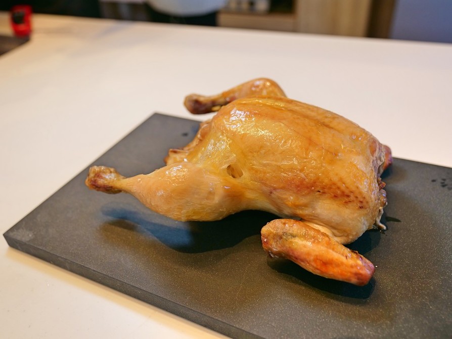 丸鶏に塩塗って焼くだけ「ローストチキン」の画像