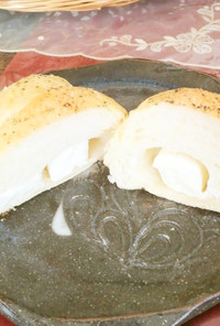 クリームチーズのロールパン