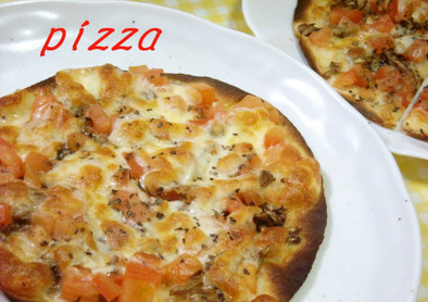 トマトと舞茸の薄～いピザ♪の写真