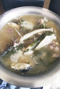 電気圧力鍋で骨まで食える魚のアラの味噌汁