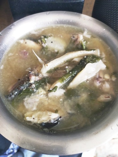 電気圧力鍋で骨まで食える魚のアラの味噌汁の写真