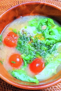 レタスと温泉卵の味噌スープ