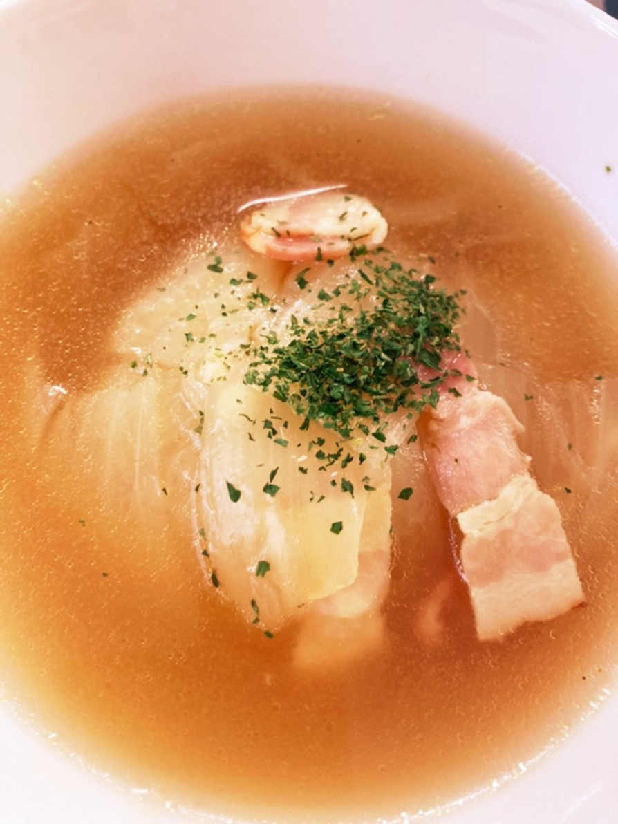 丸ごと玉ねぎスープの画像