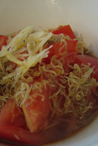 トマトのごま油香るヘルシーサラダ
