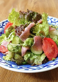 ハムと生野菜のサラダ
