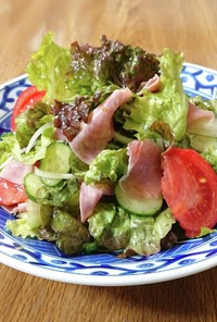 ハムと生野菜のサラダ