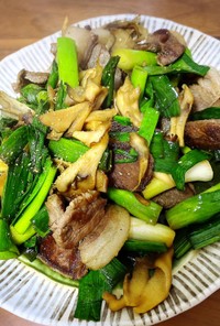 ジビエ　猪肉とニンニク葉と舞茸の山椒炒め