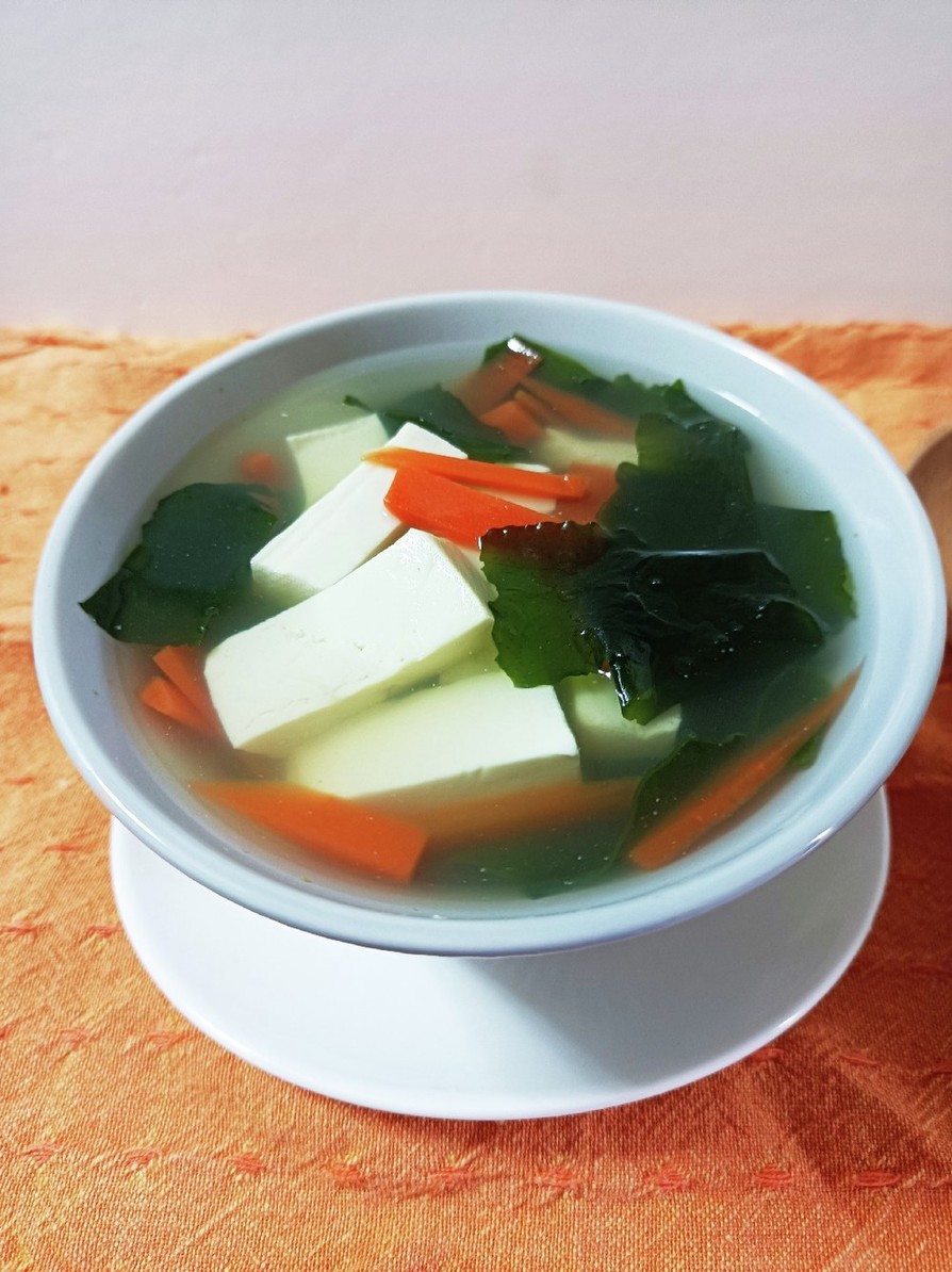 豆腐とわかめの低カロリースープの画像