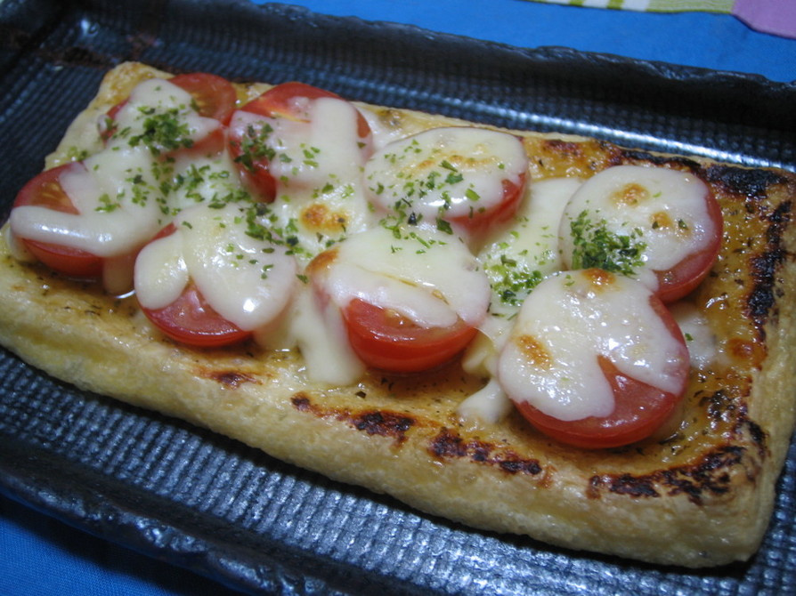 油揚げのトマトピザの画像