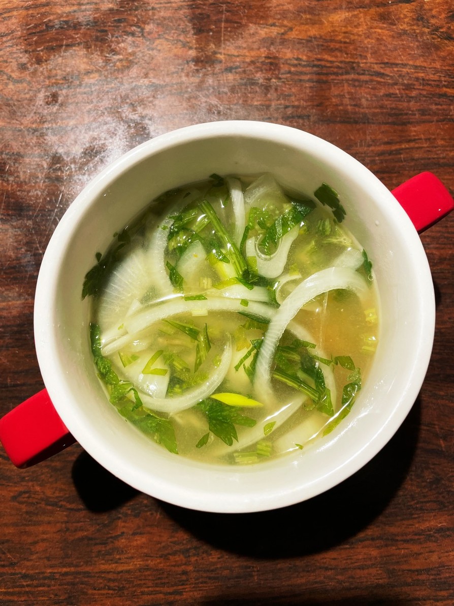 南瓜とセロリの葉のお味噌汁の画像