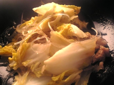 豚薄切り肉と白菜と春雨の煮物の写真