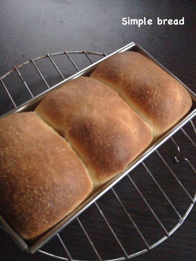 パウンドケーキ型のシンプル食パン風の写真
