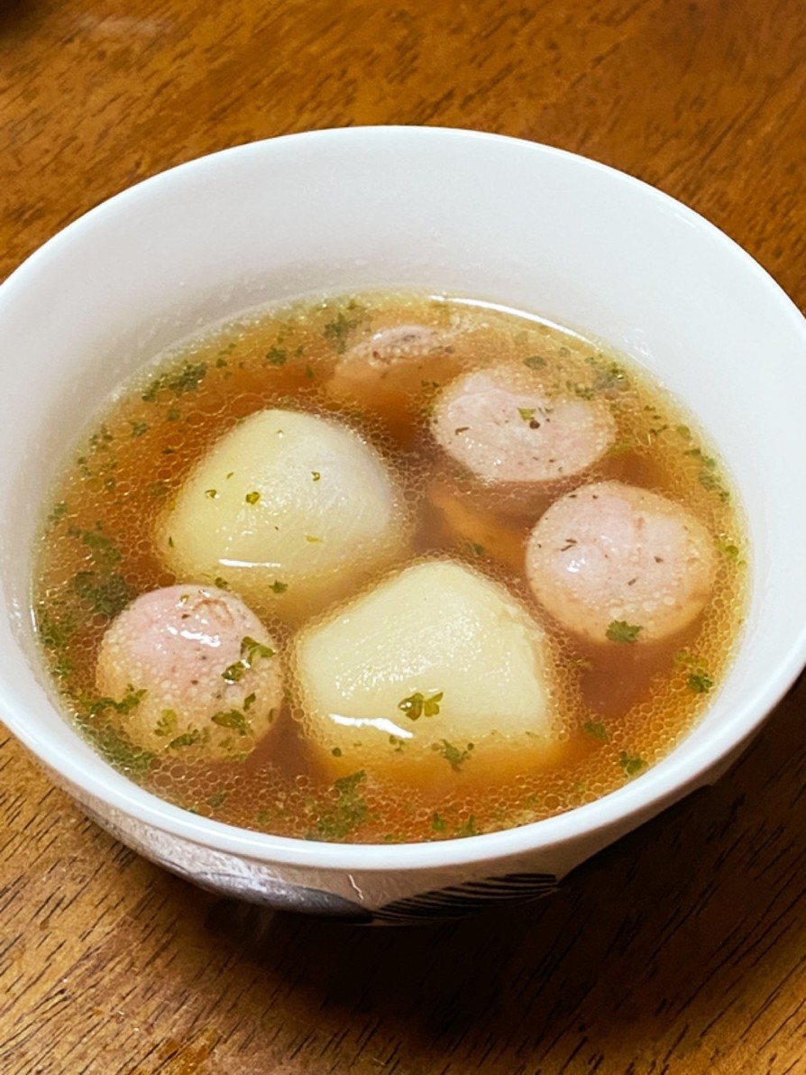 里芋とソーセージのビーフコンソメスープの画像
