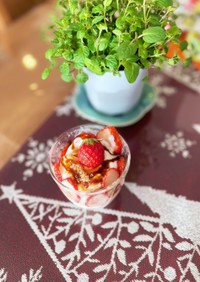 焼き芋と苺の和パフェ
