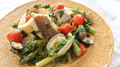 春野菜と鯛のアクアパッツァの写真