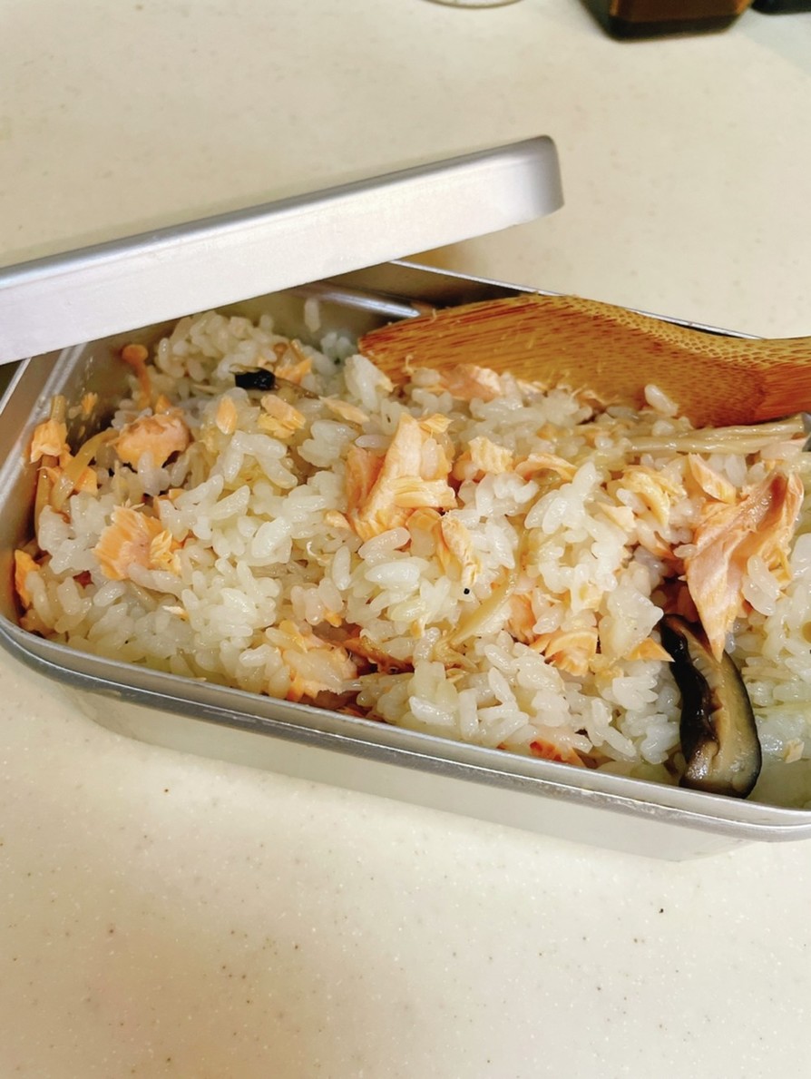 メスティンで鮭とキノコの炊き込みご飯の画像