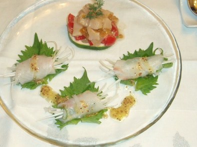 前菜～ホタテのウニ仕立て鯛のカルパッチョの写真