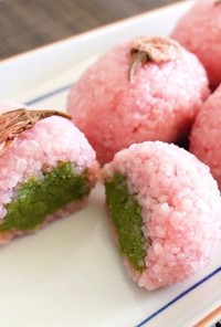 放置で簡単！抹茶入り餡の関西風桜餅